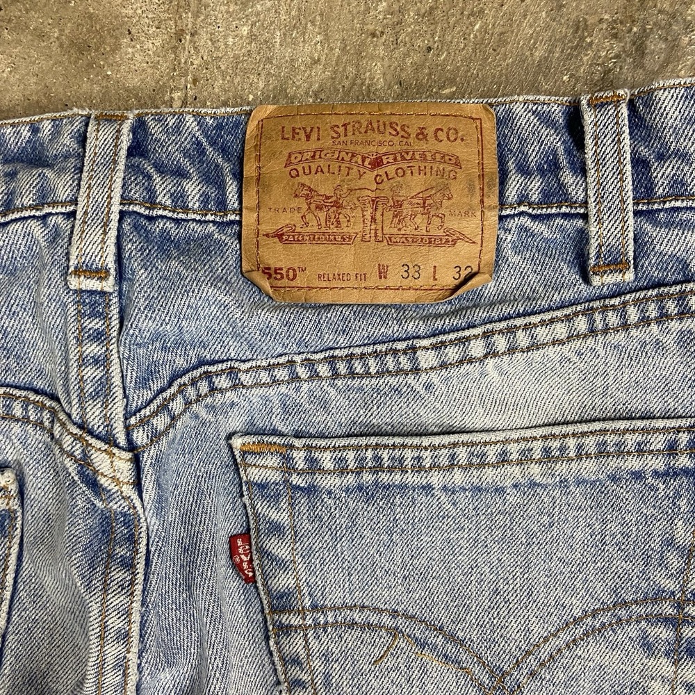 Vintage 90s Levi's 550 Jeans Size 33x32 Blue Denim Light Wash Relaxed Fit - Picture 4 of 13